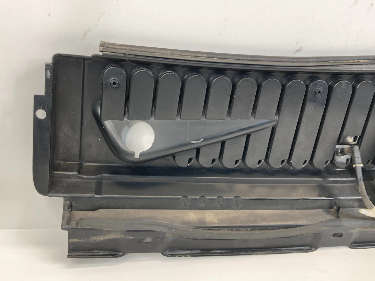 1999-2001 FORD F-250 SD FRONT RH WINDSHIELD WIPER COWL GRILLE VENT OEM FACTORY