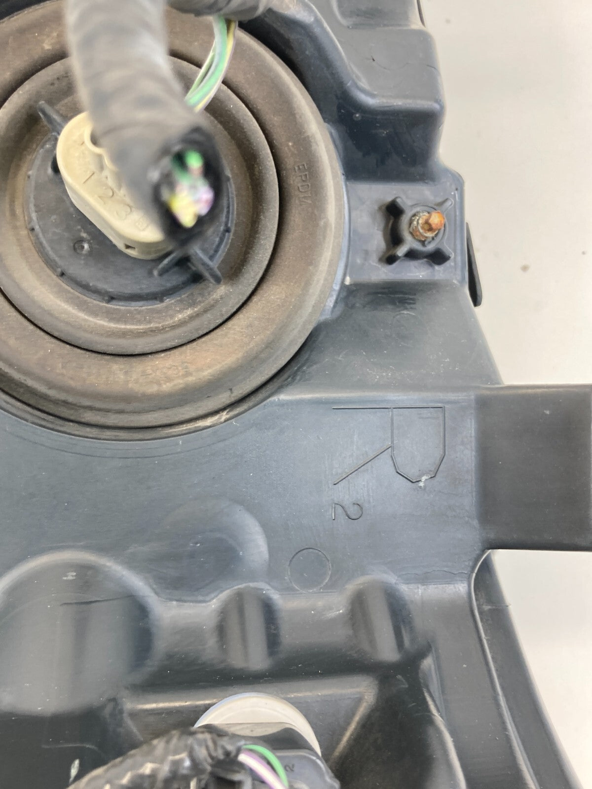 07-12 Ford Escape Front Right Passenger Side Headlight Headlamp 9L84-13005-A OEM