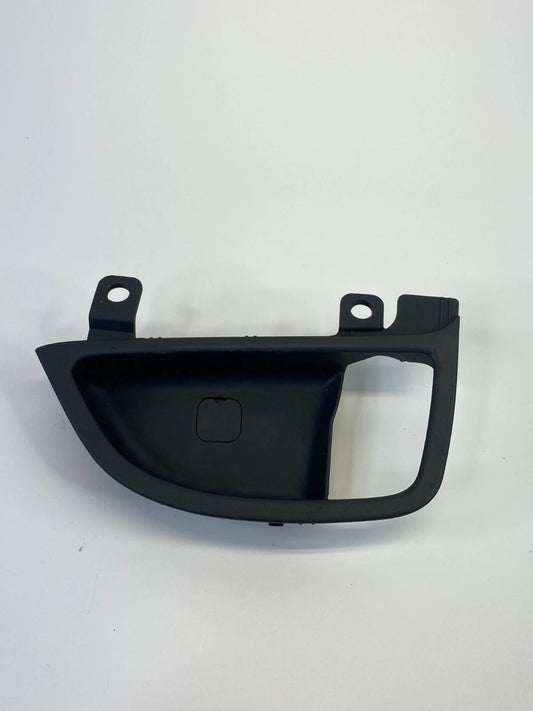 11-16 HYUNDAI ELANTRA FRONT RIGHT SIDE INSIDE DOOR HANDLE BEZEL 82621-MD000 OEM