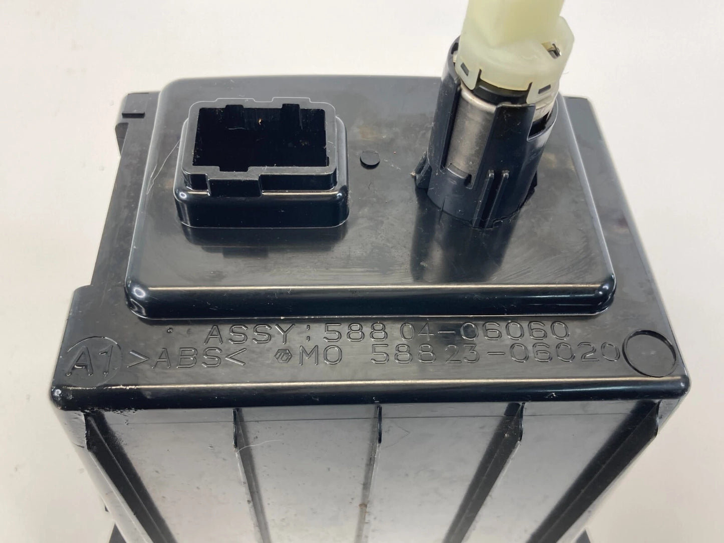 2007-2011 TOYOTA CAMRY CENTER CONSOLE STOWAGE TRAY ASSEMBLY 58804-06060 OEM