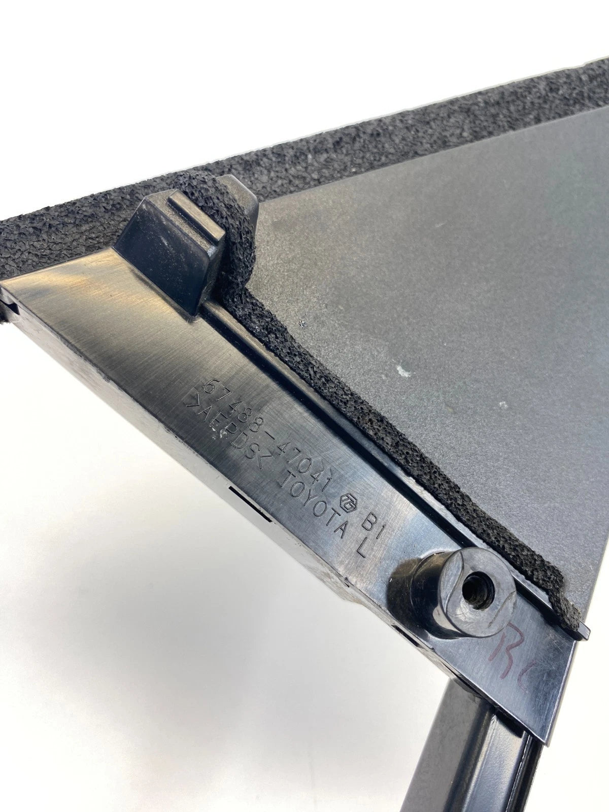 2010-2015 TOYOTA PRIUS REAR LEFT DOOR OUTER SEAL CORNER COVER 67488-47041