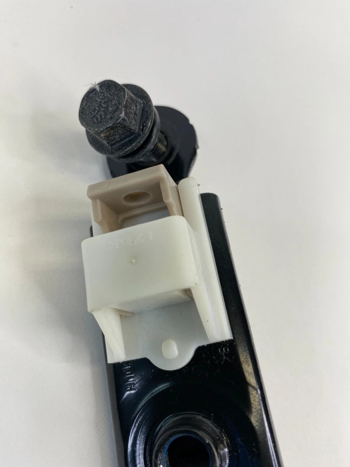 2012-2017 KIA RIO HATCHBACK FRONT LEFT DRIVER SEAT BELT HEIGHT ADJUSTER ASSEMBLY