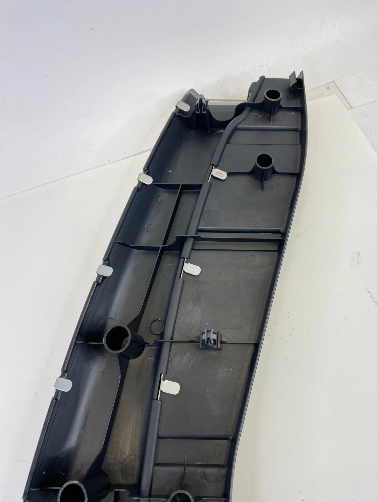2004-2008 INFINITI FX35 TRUNK LIFTGATE LUGGAGE LOWER SCUFF PLATE OEM 84992CG700