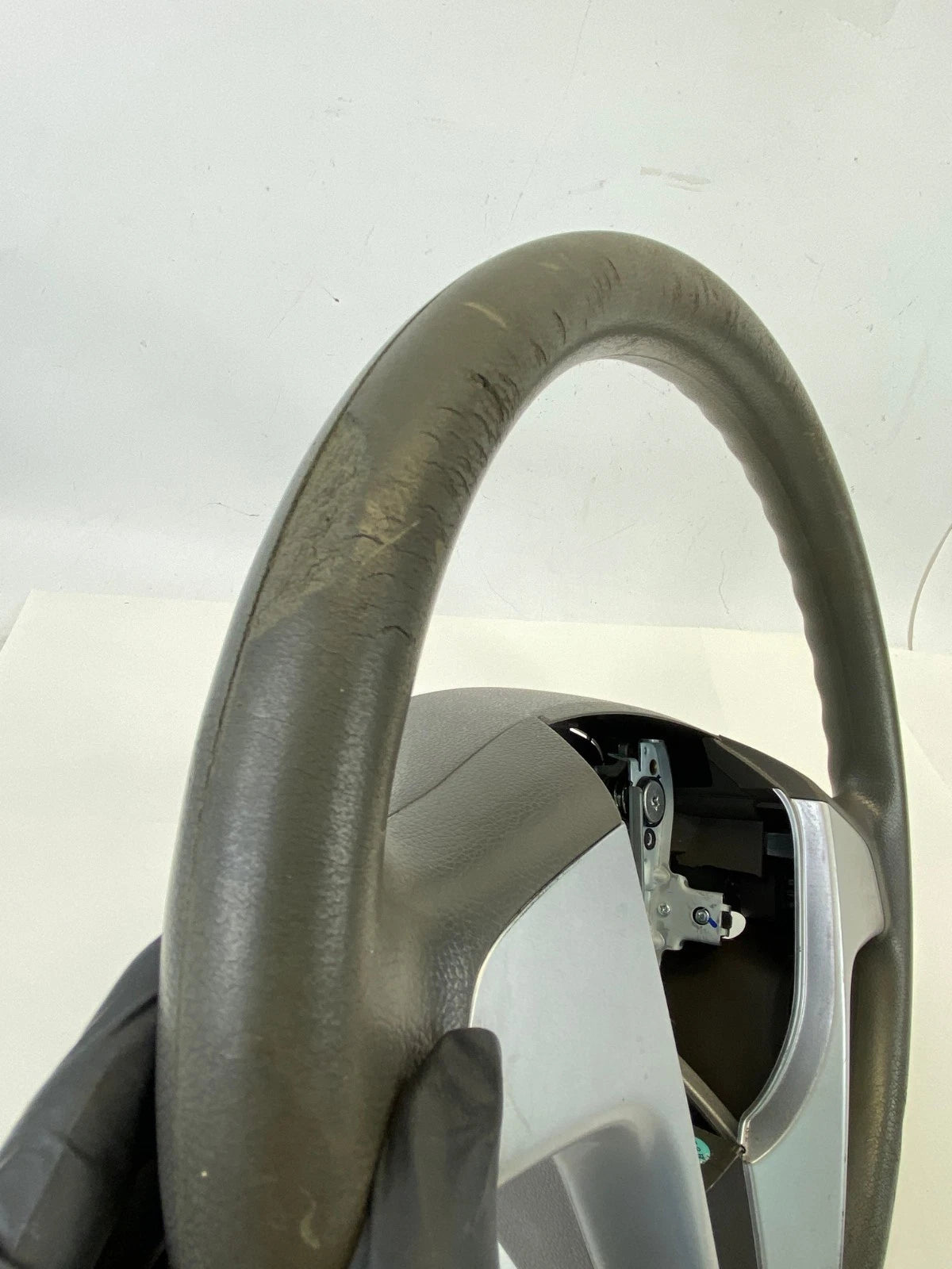 2012-2014 HYUNDAI ACCENT 1.6L L4 DRIVER SIDE STEERING WHEEL W/O SWITCHES OEM