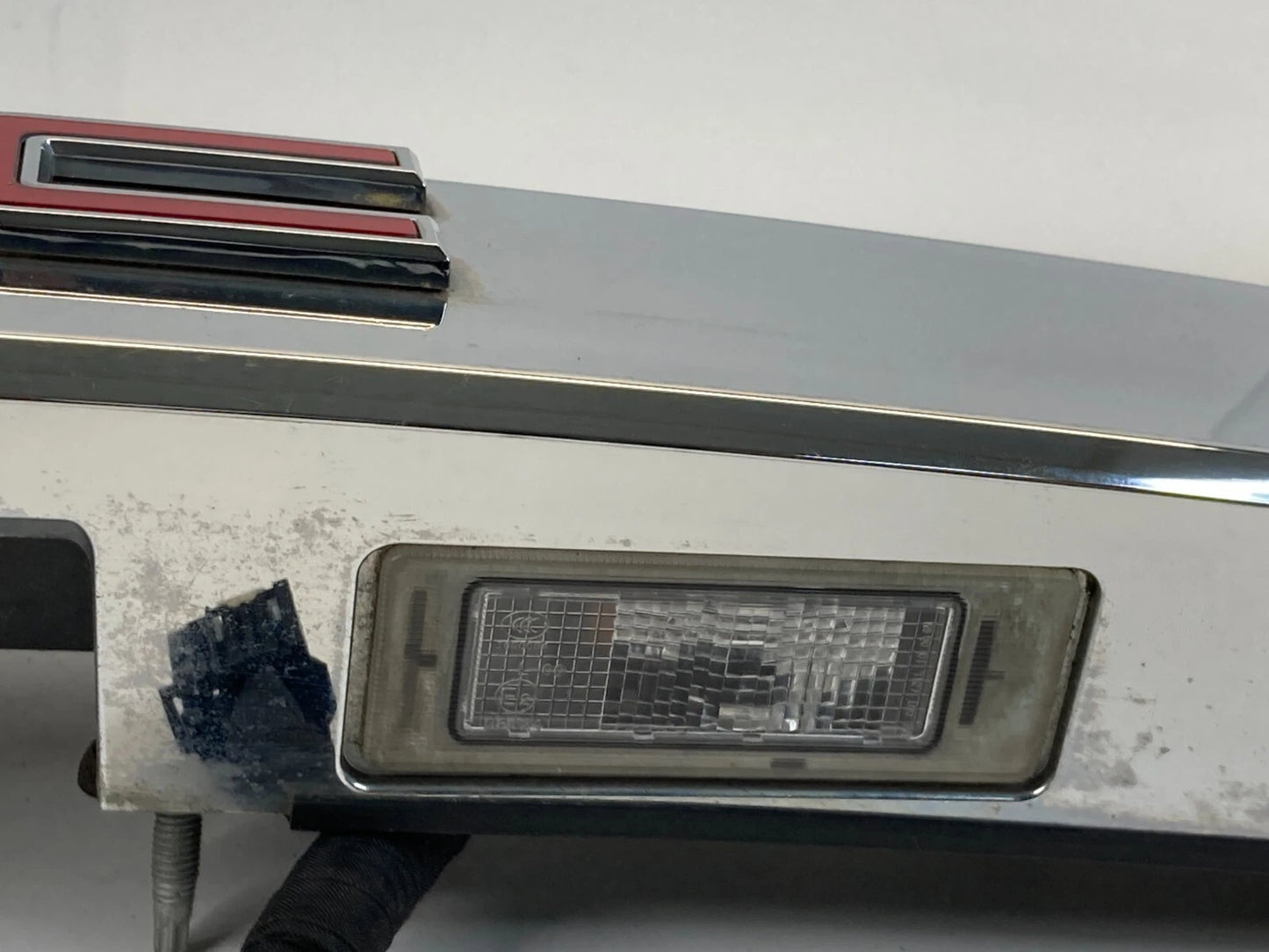 2010-2015 GMC TERRAIN TRUNK LID GARNISH LICENSE PLATE BEZEL MOLDING W/ CAMERA