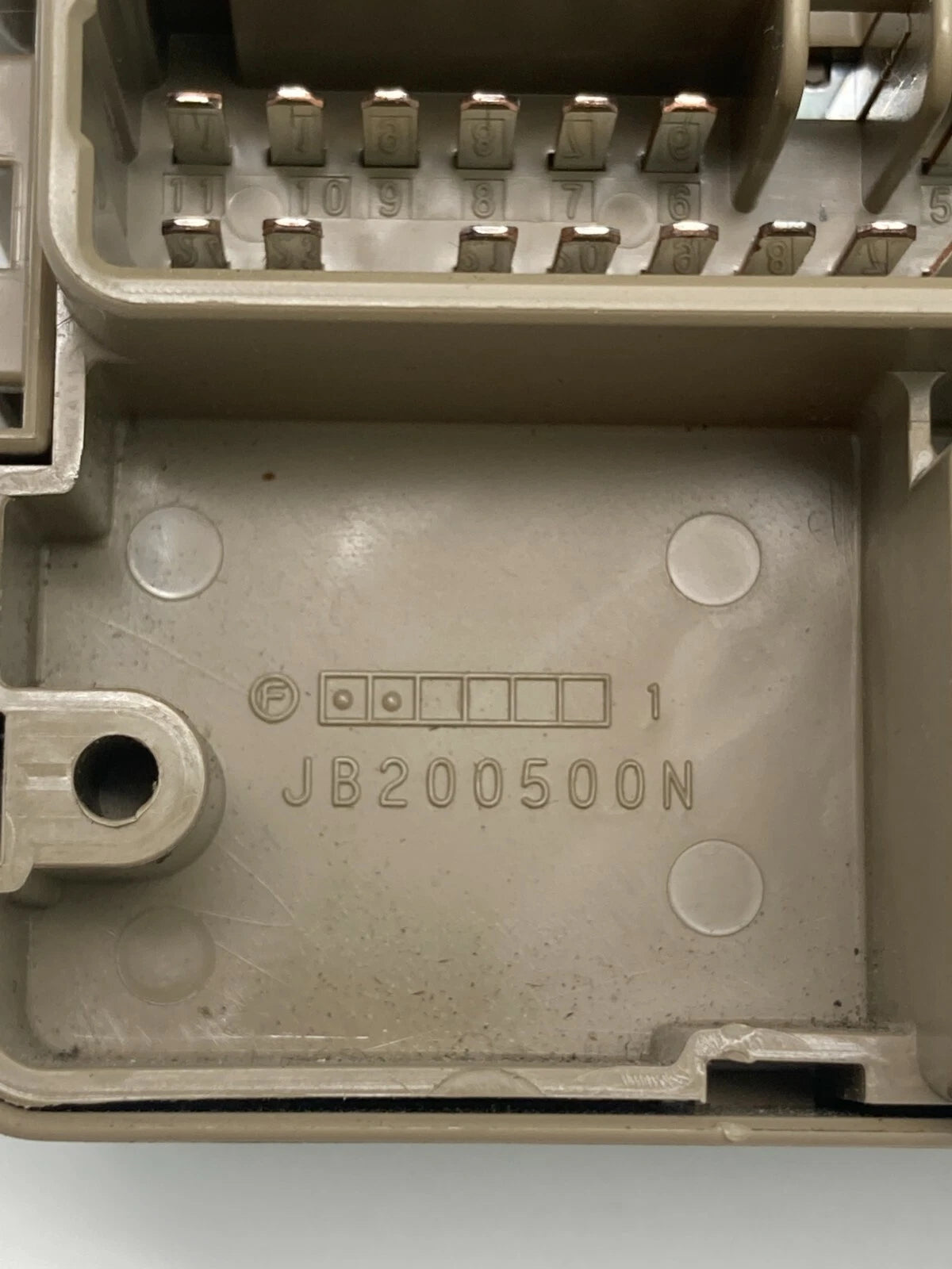 2010-2012 SUBARU OUTBACK 2.5L H4 UNDER DASH FUSE BOX RELAY JUNCTION BOX ASSEMBLY