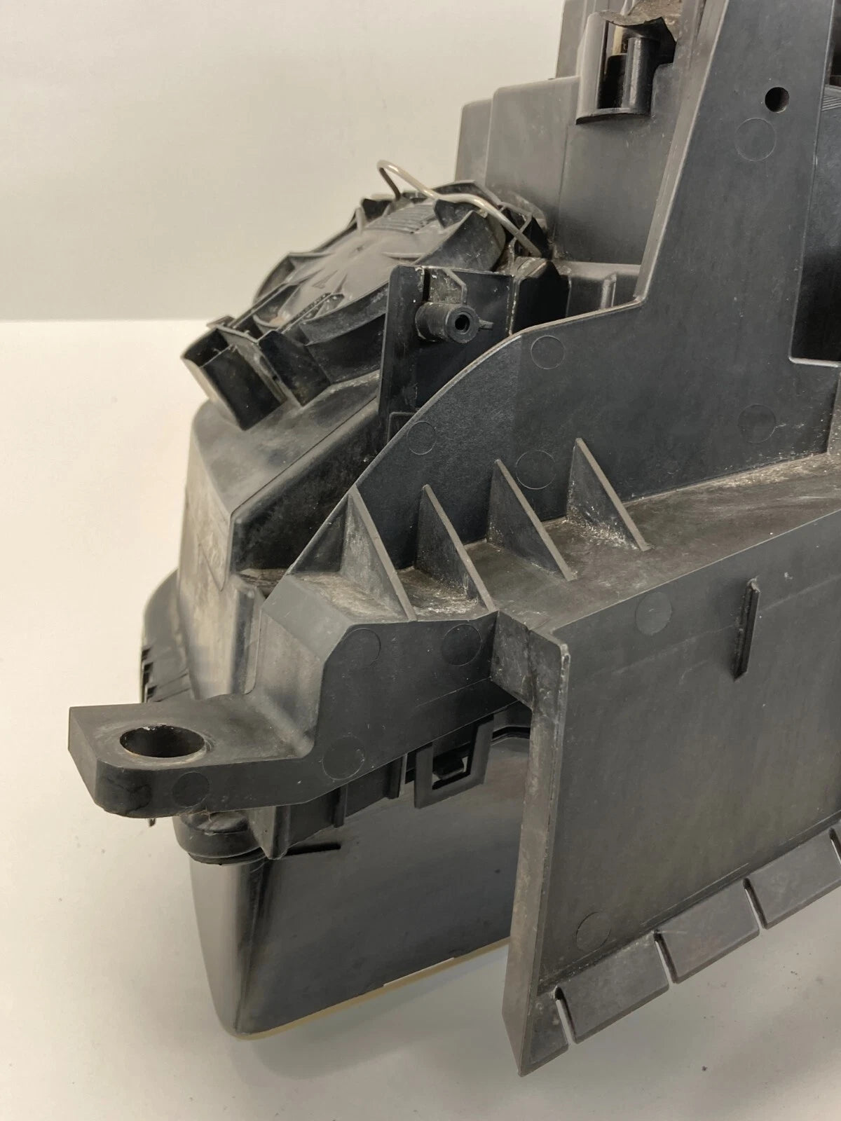 2004-2006 BMW X3 FRONT RIGHT PASSENGER HEADLIGHT HEADLAMP LAMP HALOGEN 6920812