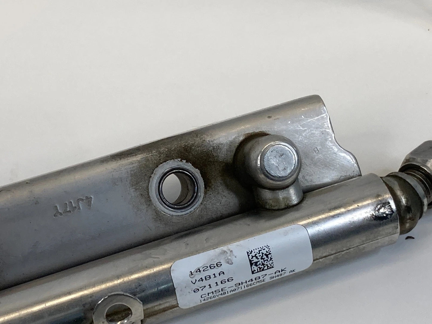 2012-2018 FORD FOCUS 2.0L NON TURBO FUEL INJECTION RAIL CM5E-9H487-AK OEM