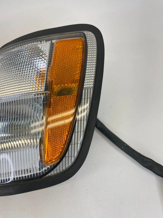 1998-2002 ISUZU TROOPER FENDER DRIVER SIDE CORNER MARKER TURN SIGNAL LIGHT LAMP