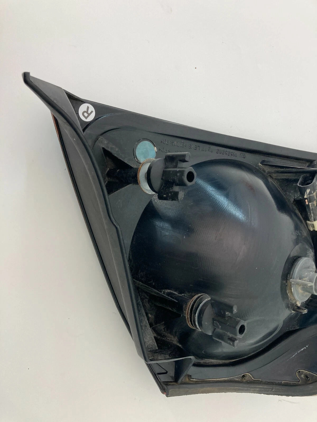 2000-2004 CHEVROLET IMPALA REAR RIGHT PASSENGER OUTER TAIL LIGHT 16525262 OEM