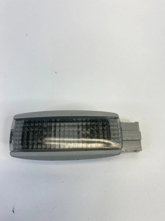 1998-2010 VOLKSWAGEN BEETLE FRONT SUNVISOR SUN VISOR VANITY LIGHT LAMP 3B094711