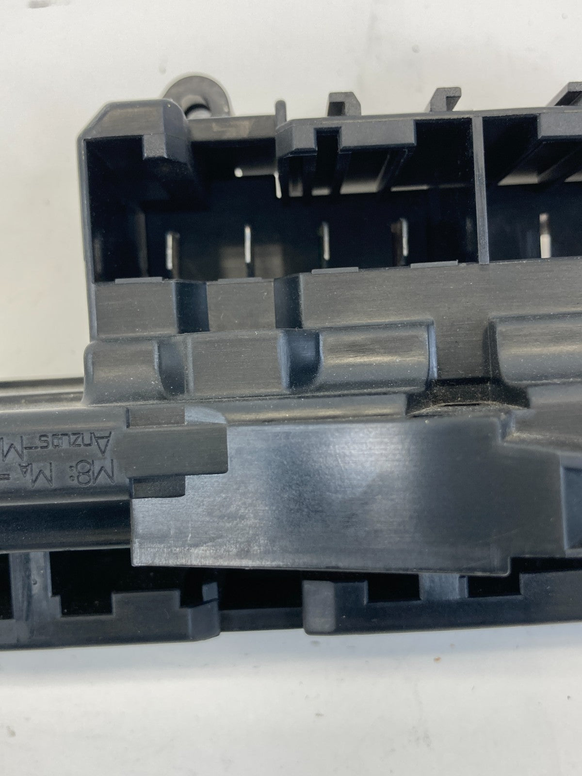 2006 2007 BMW 525i 3.0L AT Front Power Distribution Fuse Relay Box 257-13290 OEM