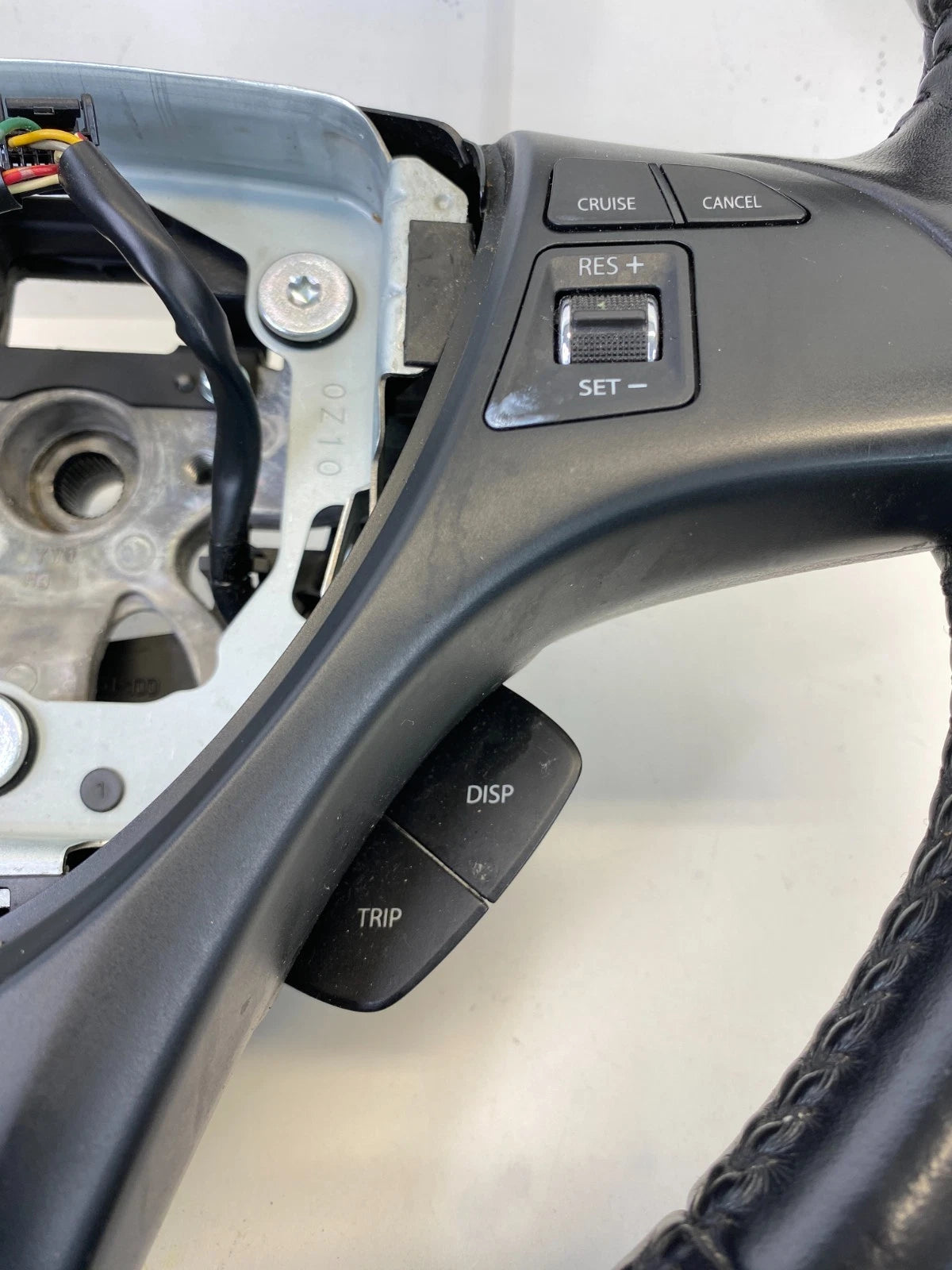 2010-2013 SUZUKI KIZASHI STEERING WHEEL WITH AUDIO & CRUISE CONTROL LEATHER OEM