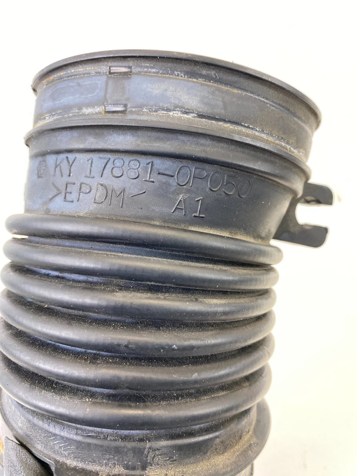 2007-2009 LEXUS RX350 3.5L AIR CLEANER INTAKE HOSE UPPER 17881-0P050 OEM