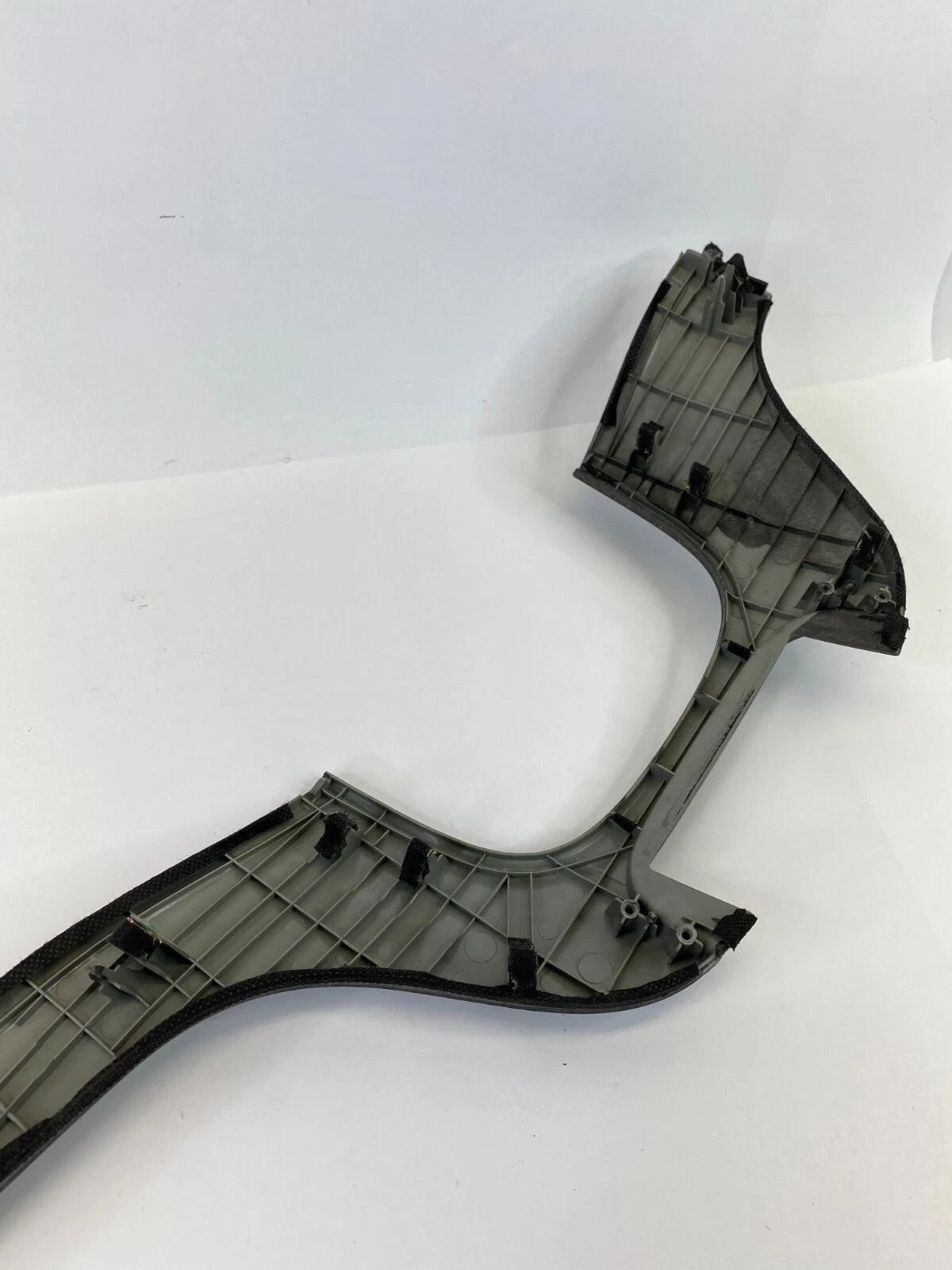 2007-2009 HYUNDAI SANTA FE CENTER DASH UNDER RADIO BEZEL TRIM MOLDING 847802B000