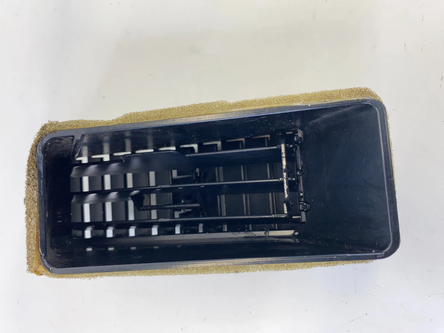 2013-2019 FORD TAURUS POLICE INTERCEPTOR SEDAN DASH RIGHT CENTER AIR VENT DUCT