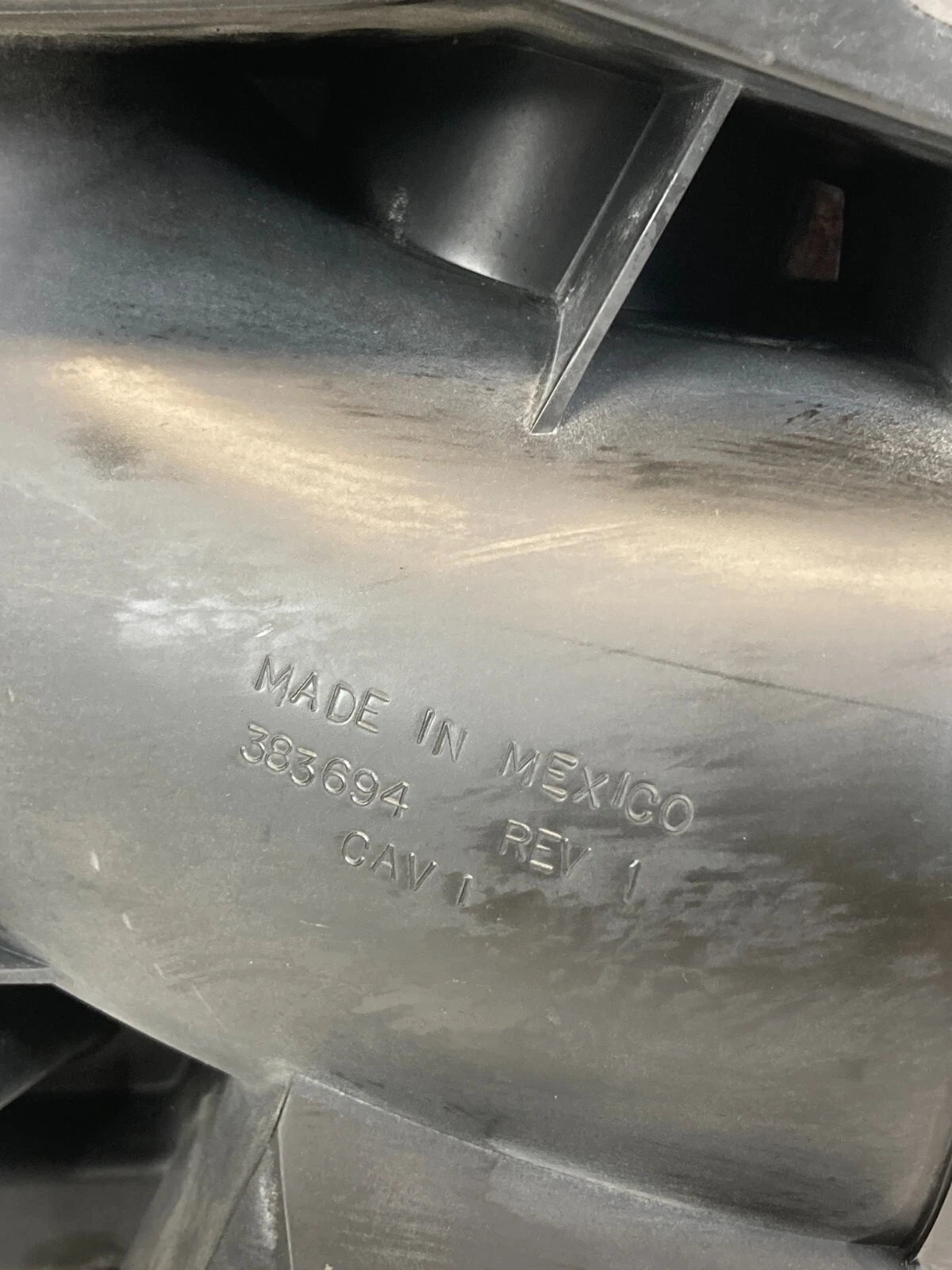 03-05 DODGE RAM 2500 5.7L HEMI INTAKE CLEANER RESONATOR THROTTLE BODY PLENUM BOX