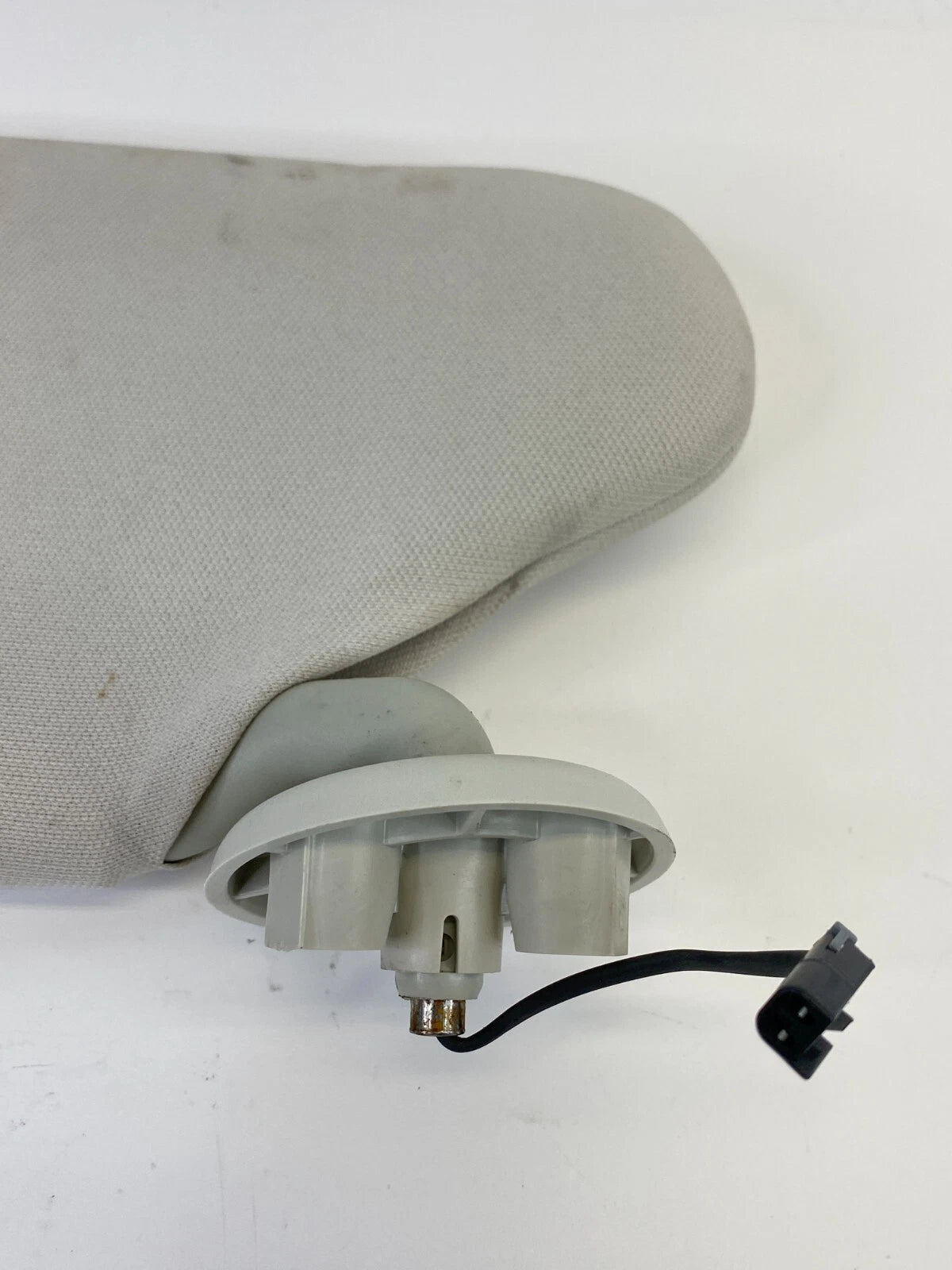 08-10 GRAND CARAVAN TOWN & COUNTRY RIGHT SUNVISOR SUN VISOR W/ MIRROR & LIGHT