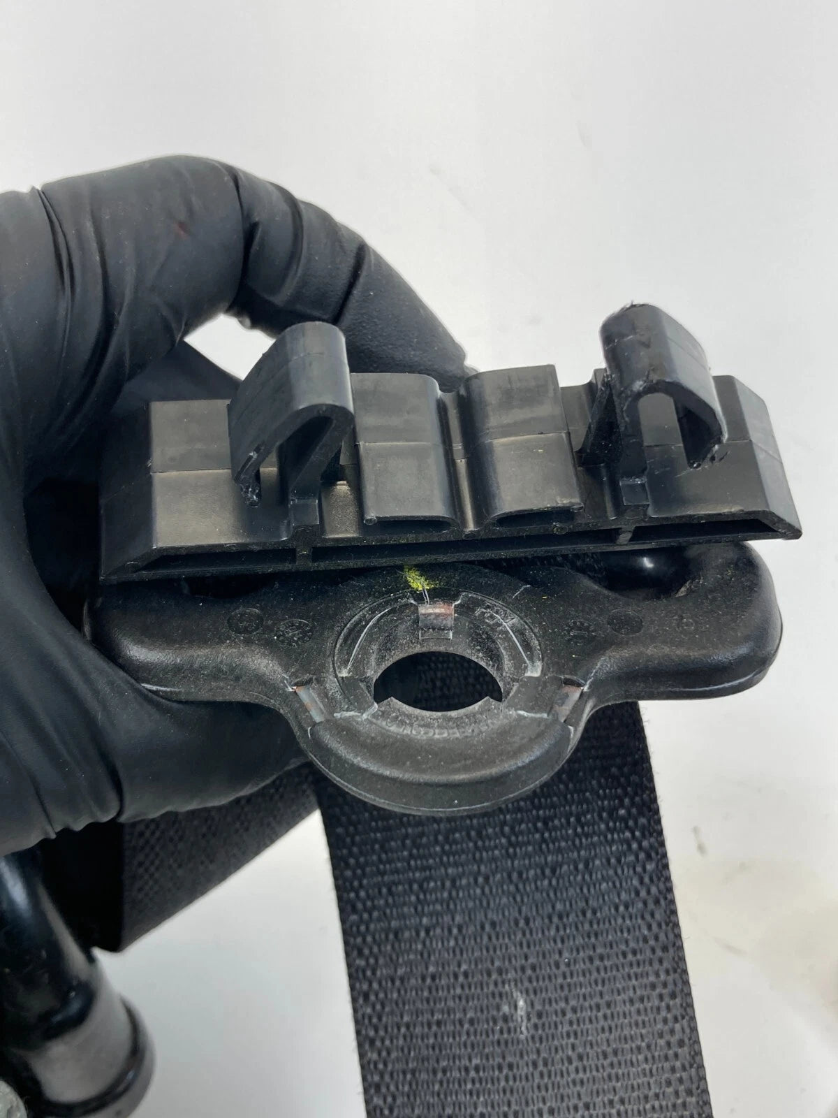 2009 2010 DODGE JOURNEY FRONT RIGHT PASSENGER SIDE SEAT BELT RETRACTOR OEM