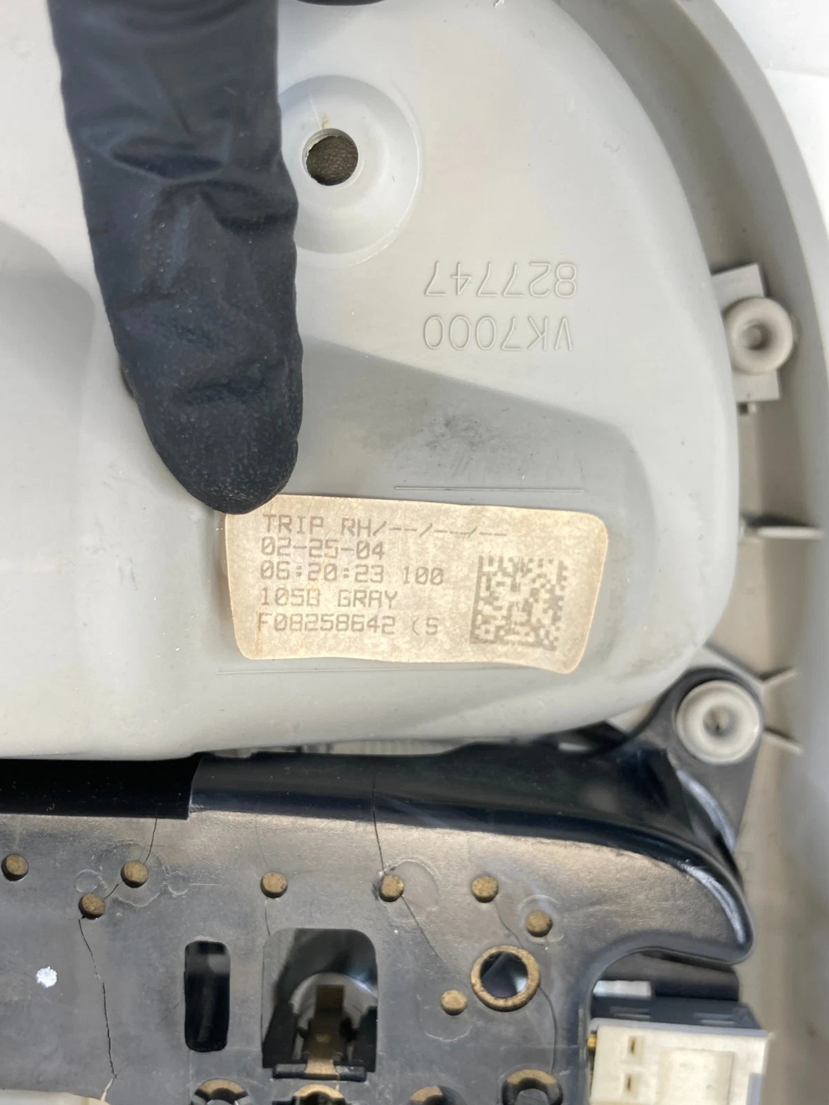 04 05 TOYOTA SIENNA OVERHEAD CONSOLE DOME LIGHT POWER SLIDING DOORS SWITCH OEM