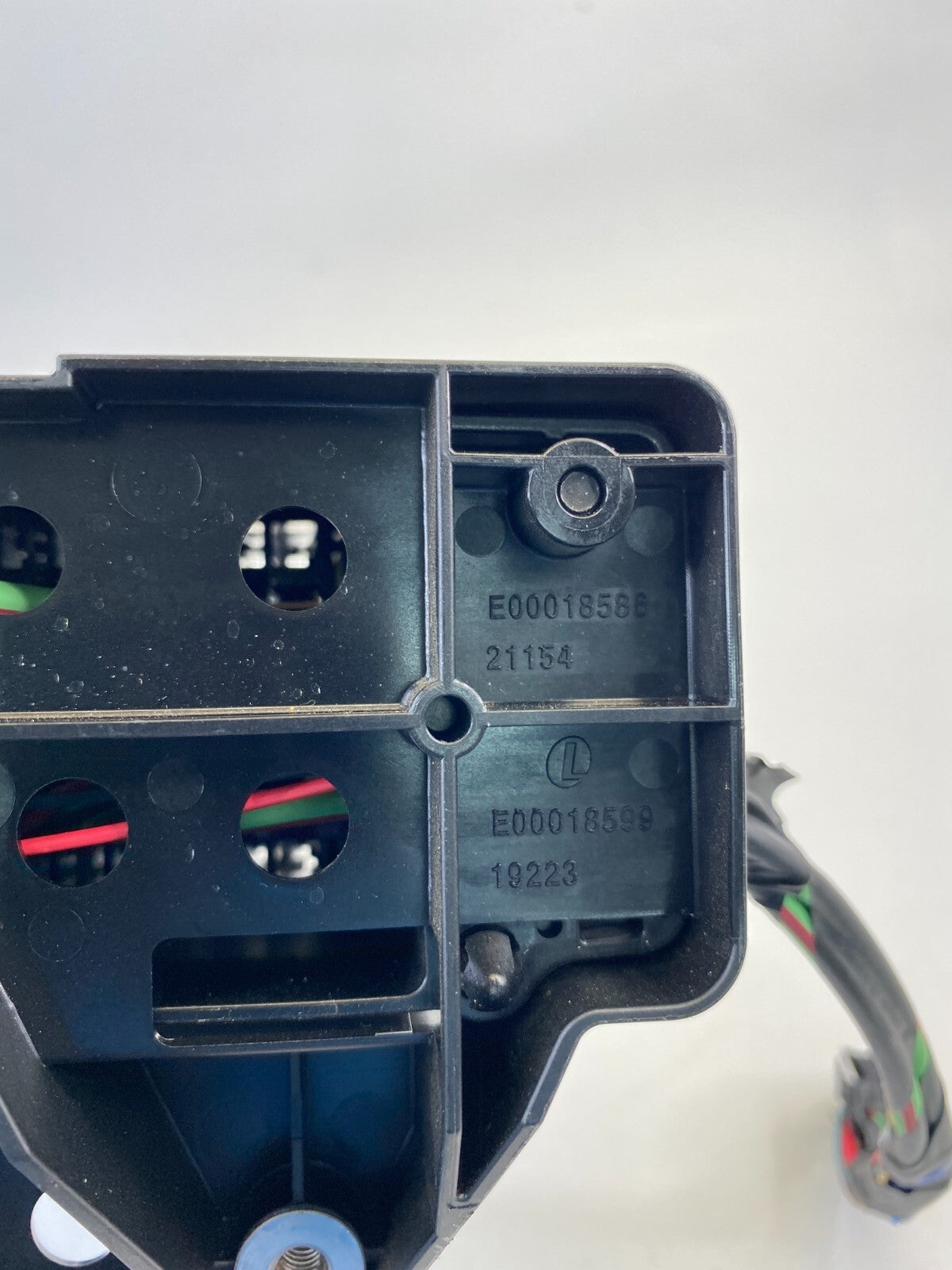 12-18 Ford Focus Sedan 2.0L L4 Rear Trunk Fuse Box Fusebox Assy AV6T-14K131-AC