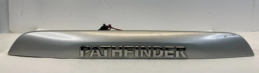 2000-2004 NISSAN PATHFINDER RR LIFTGATE LID LICENSE MOLDING GARNISH W/EMBLEM OEM