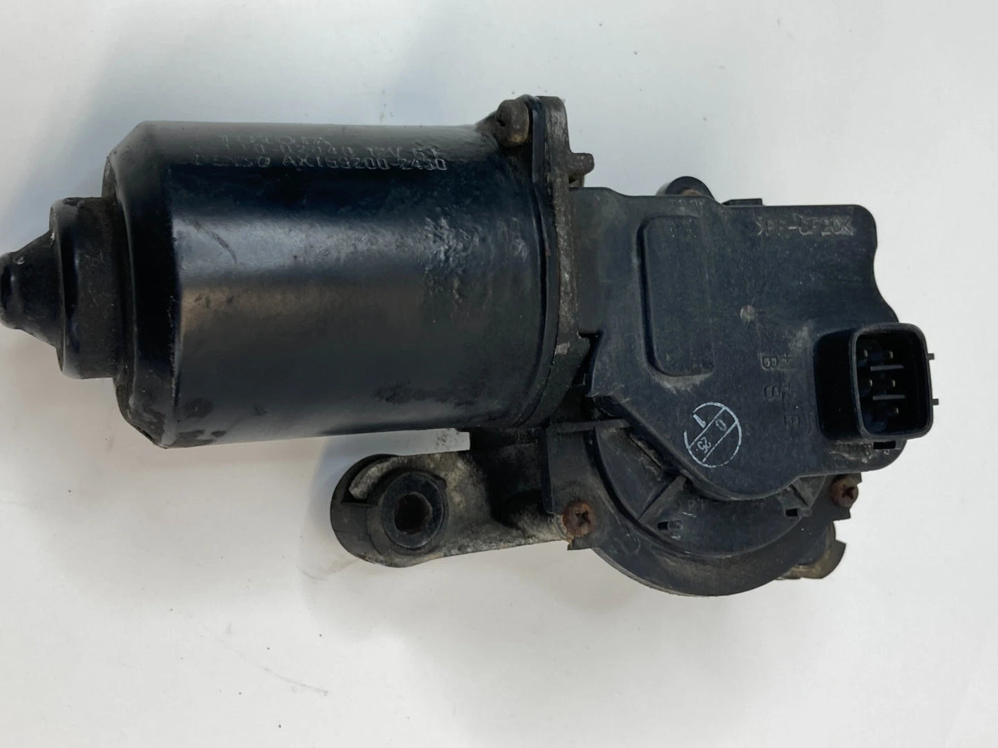 1998-2002 TOYOTA COROLLA FRONT WINDSHIELD WIPER MOTOR ASSEMBLY OEM 85110-02040