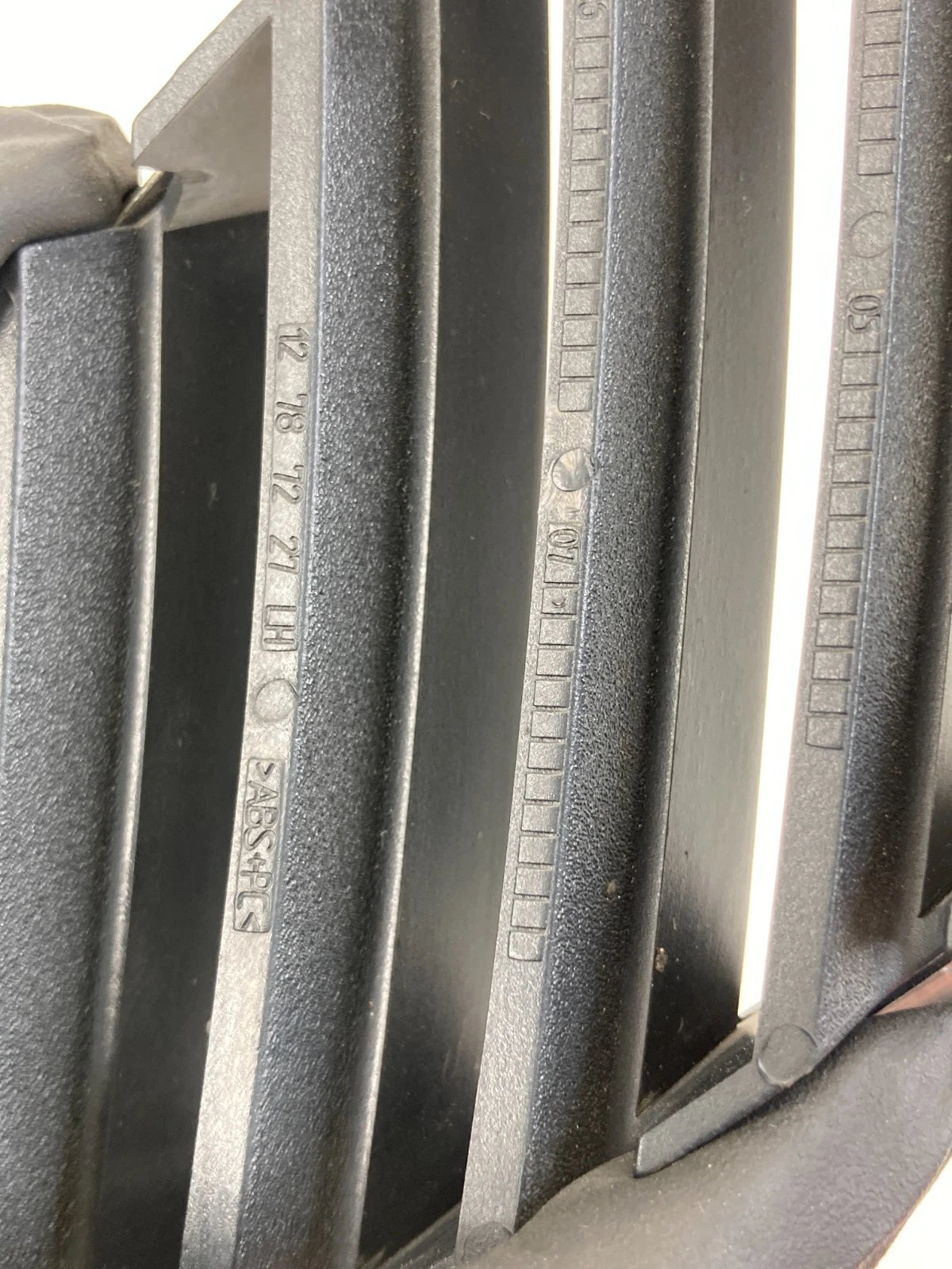 2003-07 SAAB 9-3 CONVERTIBLE FRONT BUMPER LEFT UPPER GRILLE INSERT 12797997 OEM