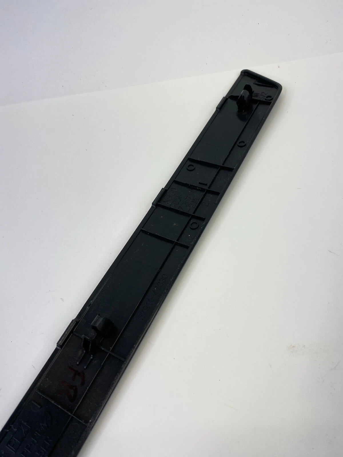 10-15 TOYOTA PRIUS FRONT RIGHT SIDE DOOR SCUFF PLATE STEP TRIM PANEL 67911-47030