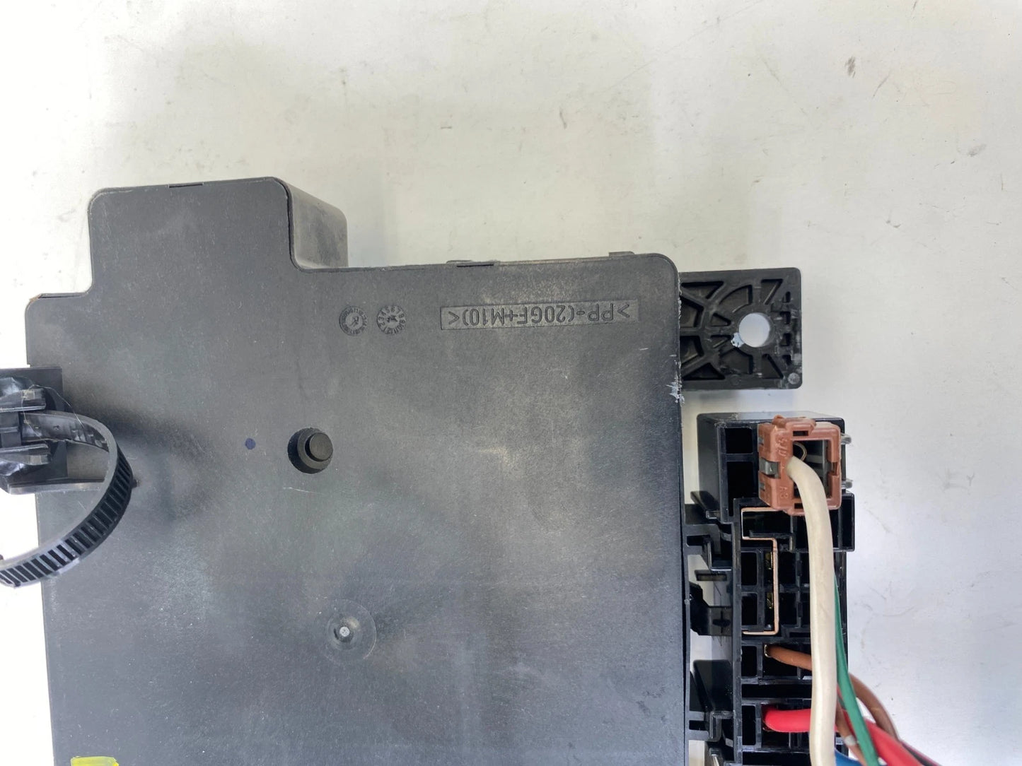 2008-2013 MITSUBISHI OUTLANDER 2.4L INTERIOR CABIN FUSE RELAY BOX 8637A914 OEM