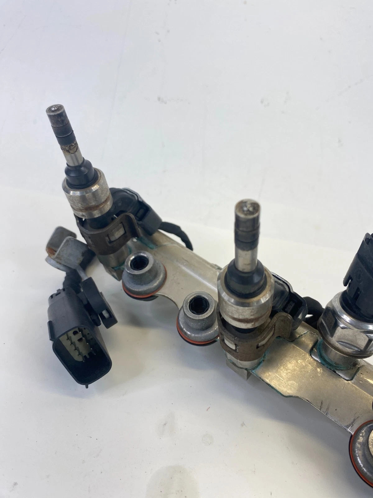 10-17 Chevy Equinox Fuel Injection Rail 2.4L L4 Engine W/Injectors Assy 12608366