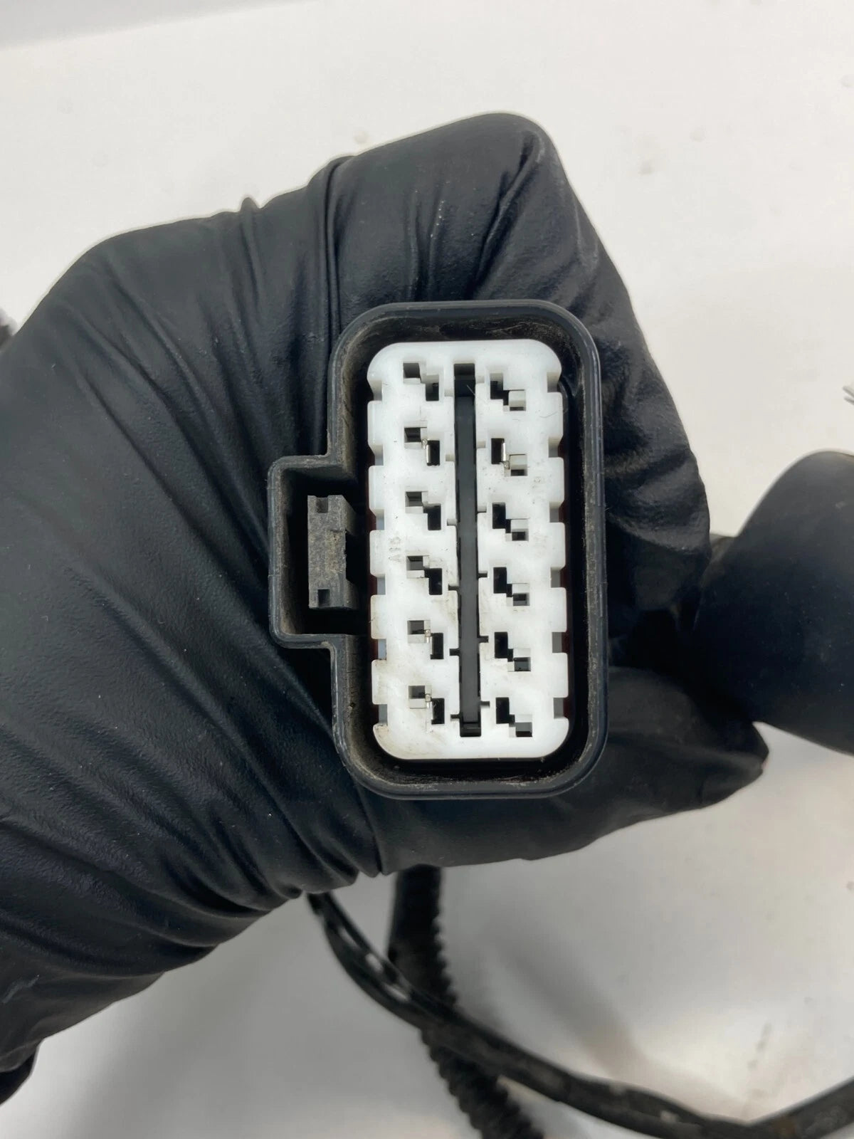 2008-2013 MITSUBISHI OUTLANDER 2.4L L4 16V ENGINE COMPARTMENT FUSE JUNCTION BOX