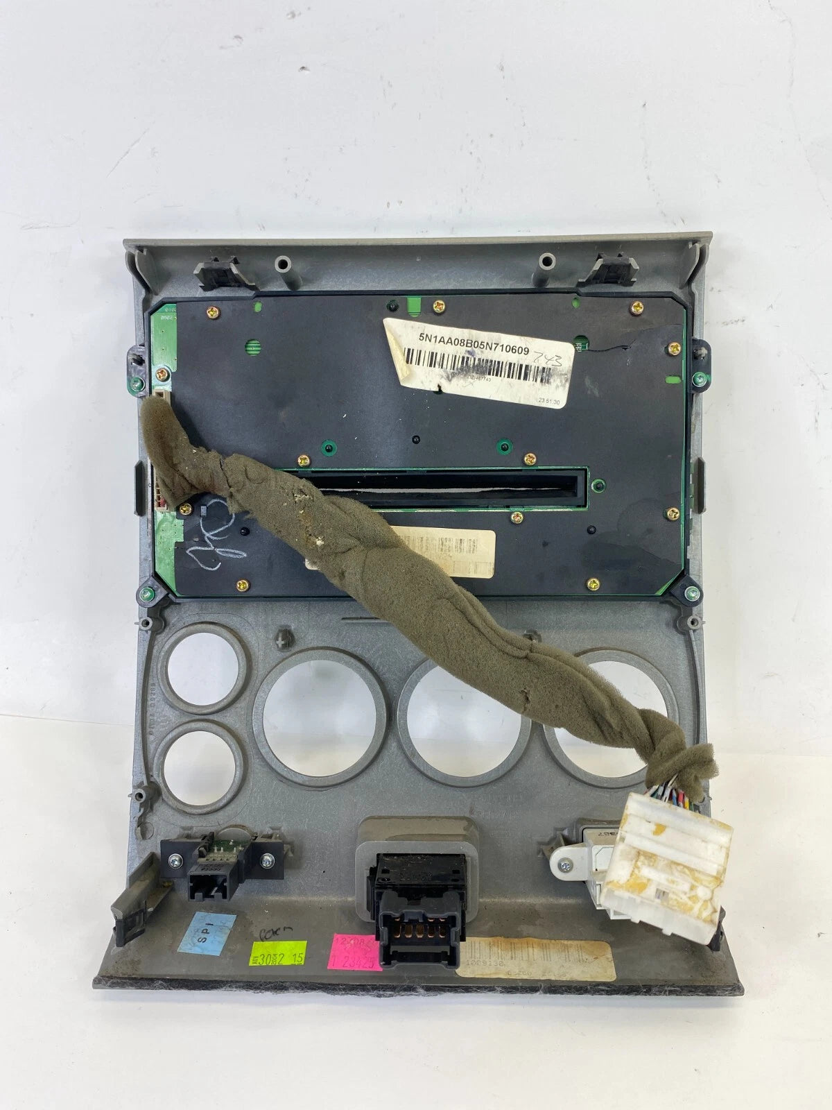 05 06 NISSAN ARMADA CD RADIO PLAYER RECEIVER CLIMATE HEATER CONTROL BEZEL PANEL