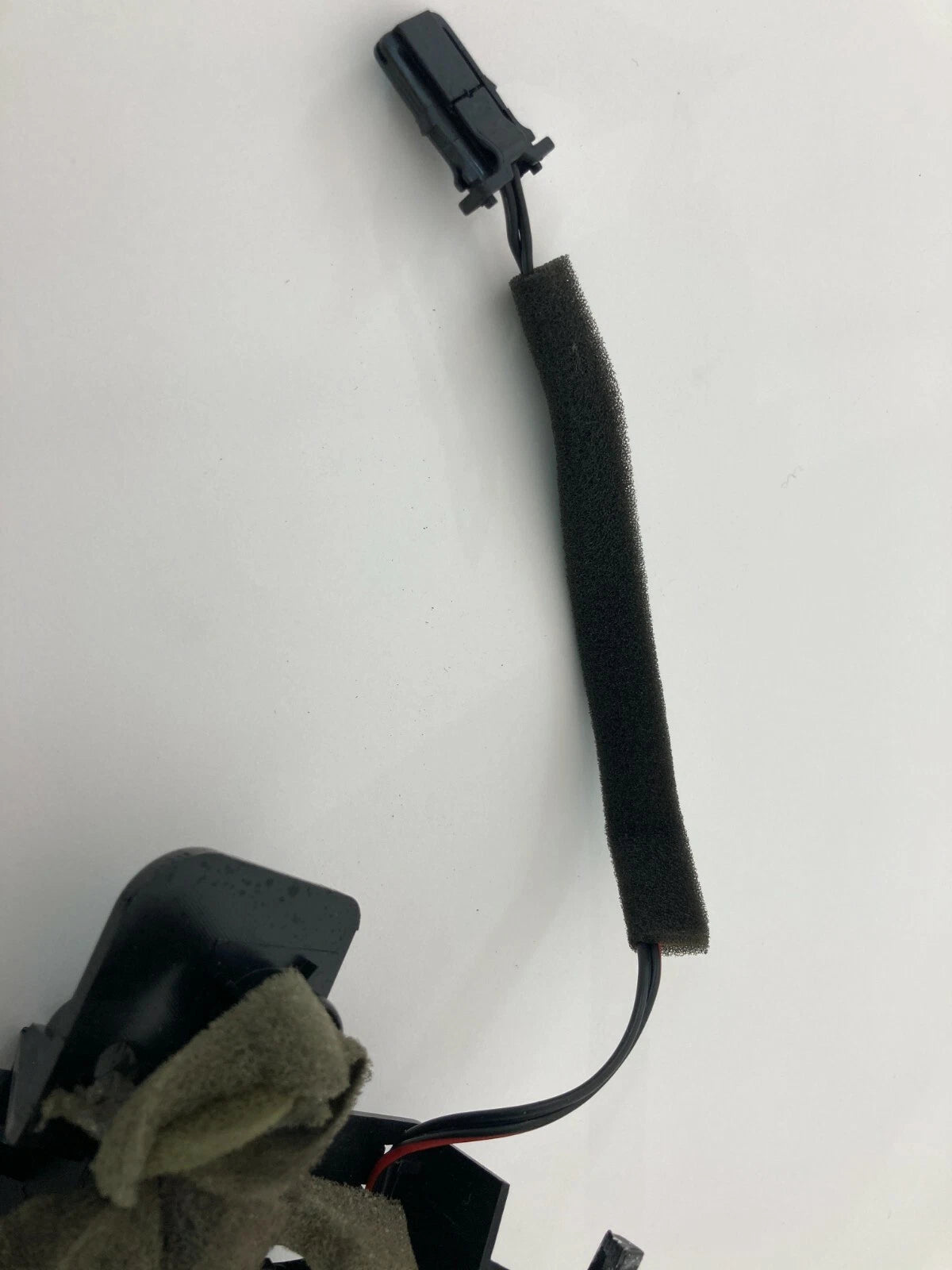 05-10 VW JETTA PASSENGER DOOR MIRROR CORNER TRIM COVER W/ TWEETER SPEAKER OEM