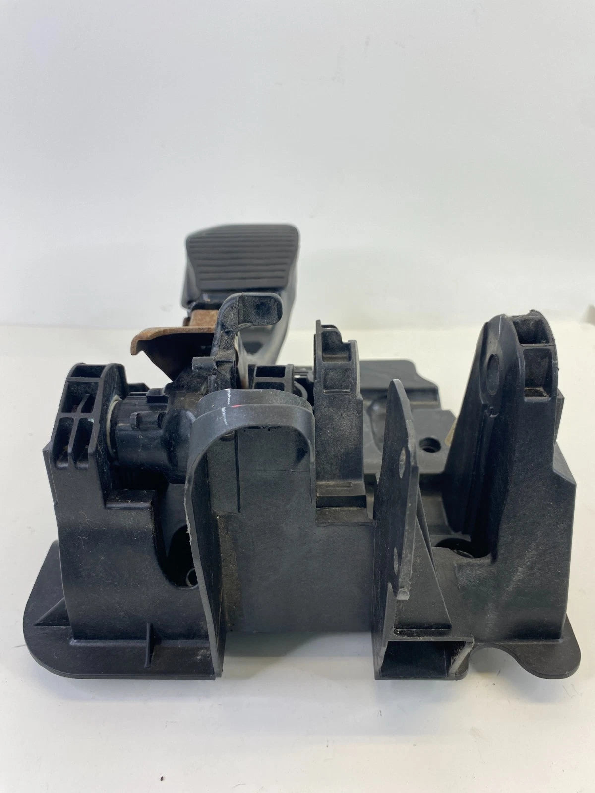 2012-2019 FIAT 500 1.4L BRAKE PEDAL AND MOUNTING BRACKET ASSEMBLY 53100078 OEM