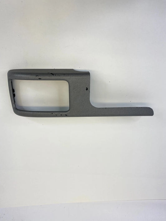 2003-2006 LAND ROVER RANGE ROVER FRONT RIGHT PASSENGER DOOR HANDLE SURROUND OEM