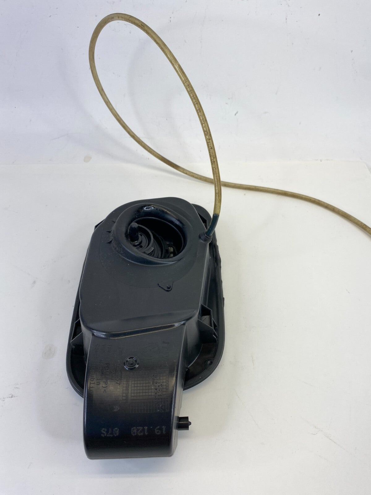 2011-2017 Volkswagen Touareg Fuel Filler Door Gas Tank Cap Lid 7P6-809-857 OEM