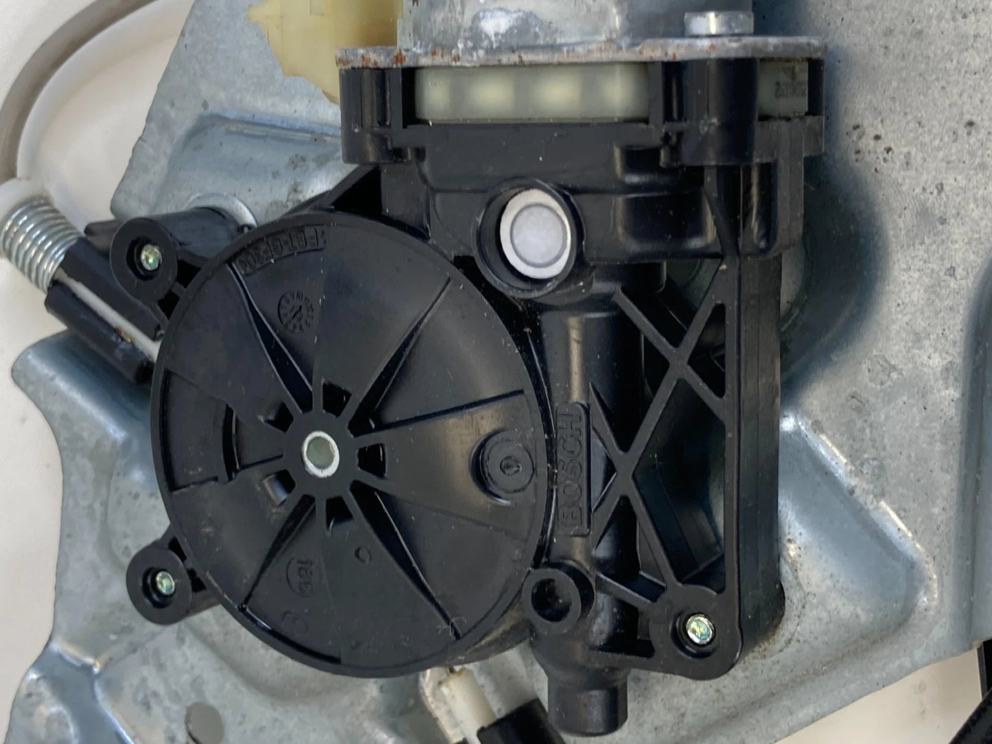 12-17 CHEVROLET EQUINOX FRONT LEFT DOOR WINDOW REGULATOR W/MOTOR 98820-J305 OEM