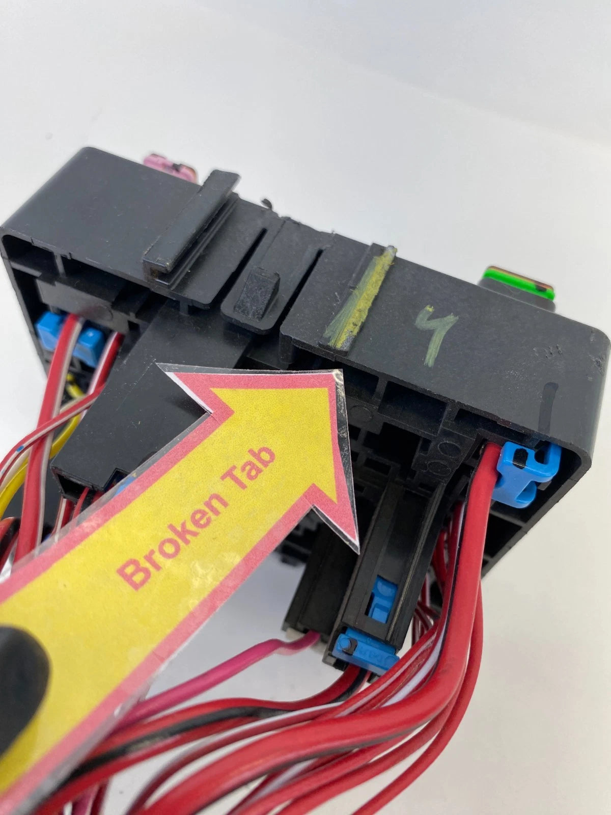 12-15 EQUINOX TERRAIN 2.4L A/T INTERIOR UNDER CABIN FUSE RELAY BOX 15518184 OEM