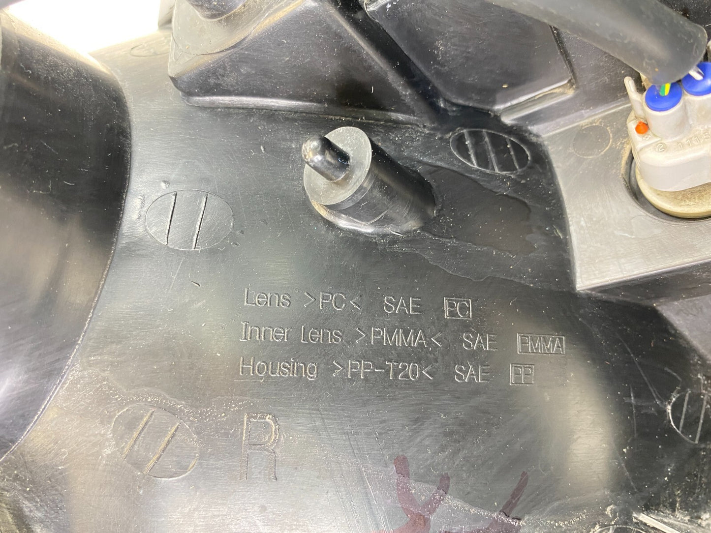 2001-2003 Toyota RAV4 Front Right Passenger Side Headlight Head Light Lamp OEM