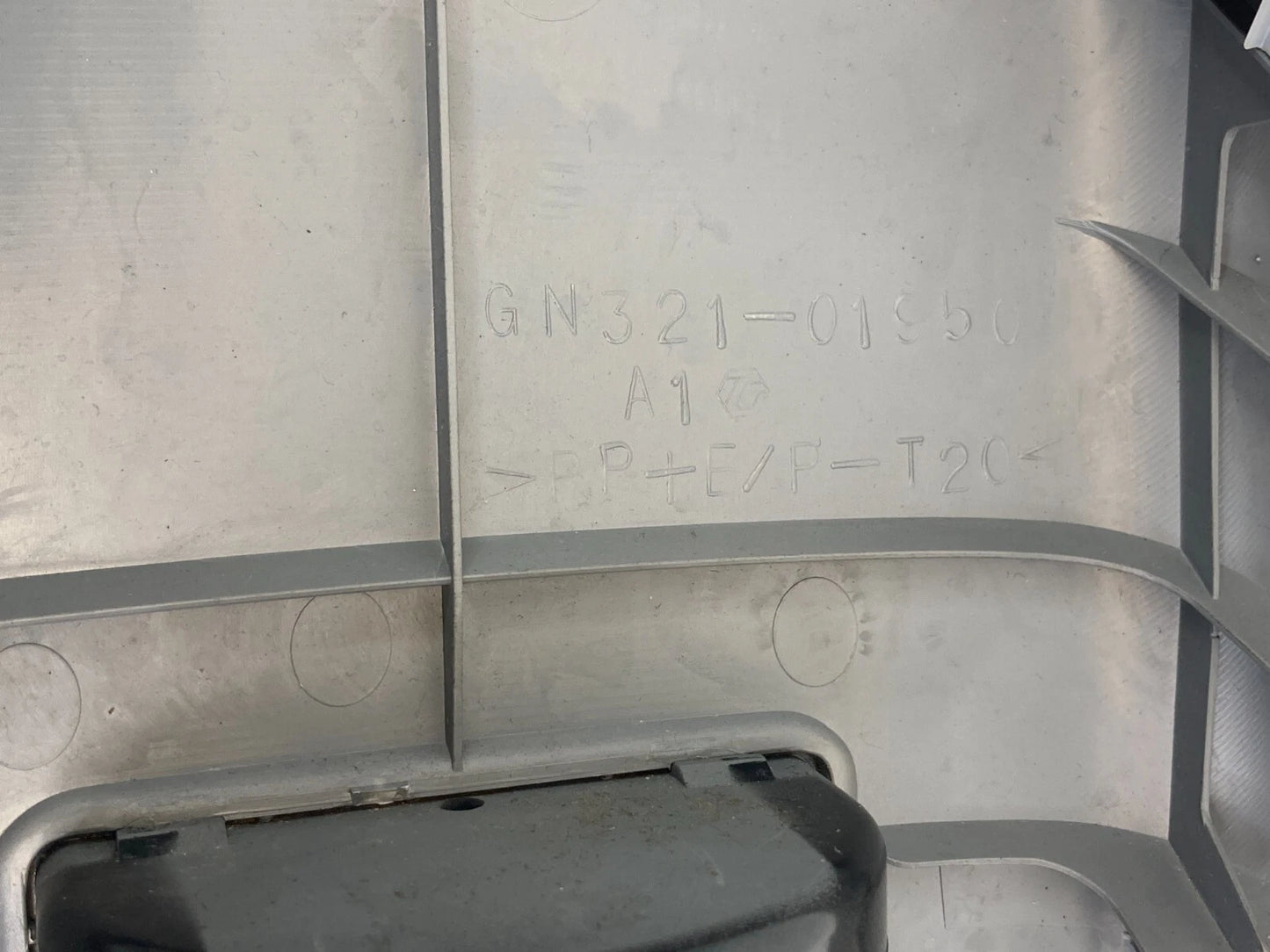 1999-2005 SUZUKI GRAND VITARA REAR CENTER CONSOLE TRIM COVER ASHTRAY GN321-01950