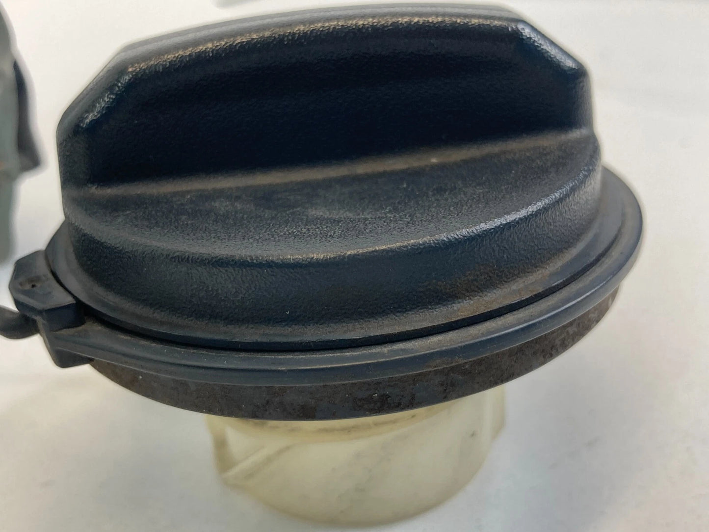 2008-2012 FORD ESCAPE GAS FILLER DOOR LID TANK CAP BLUE 8L84-78405A26AG OEM