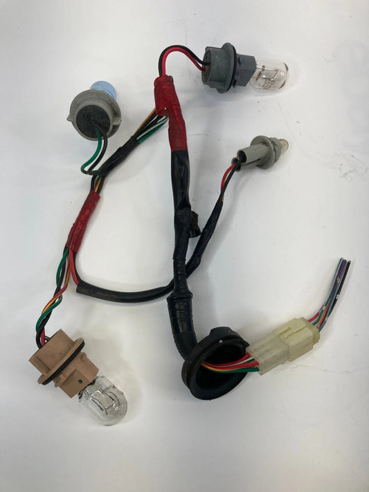 07-13 SUZUKI SX4 HATCHBACK REAR RIGHT TAIL LIGHT LAMP WIRE WIRING HARNESS SOCKET