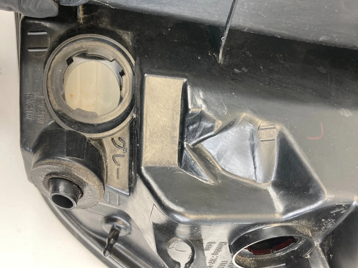 2000-2003 LEXUS RX300 REAR LEFT SIDE QUARTER PANEL MOUNTED TAILLIGHT LAMP OEM