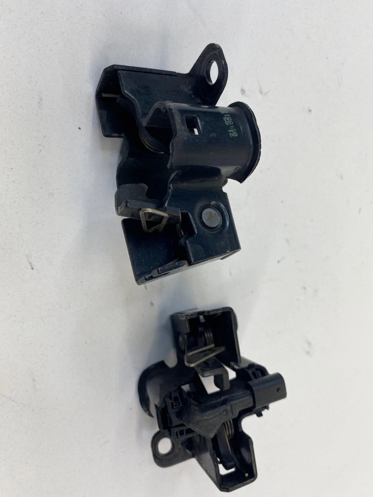 2006-2012 MERCEDES R350 W251 UPPER HOOD LATCH SAFETY CATCH LOCK PAIR A2198800160