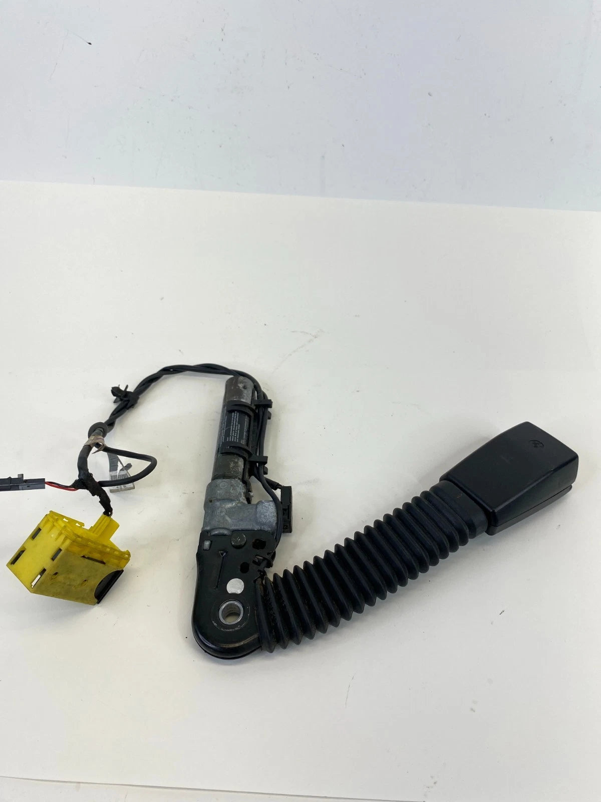 2001-2005 BMW 325I 325XI FRONT RIGHT PASSENGER SEAT BELT BUCKLE 8-234-970 OEM