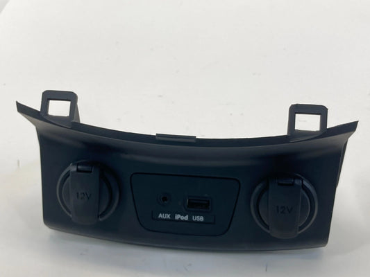 2013-2017 HYUNDAI ELANTRA GT CENTER DASH AUXILIARY USB JACK W/ TRIM BEZEL ASSY