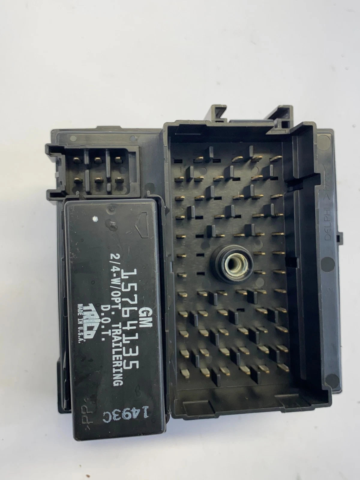 2003-2006 CHEVROLET TAHOE 5.3L ENGINE FUSE BOX JUNCTION BLOCK 15058033 OEM