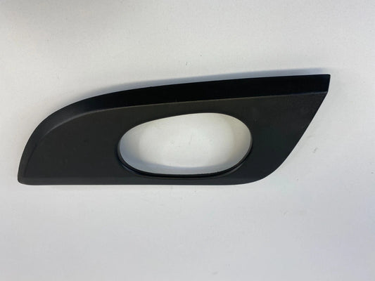 02-09 GMC ENVOY FRONT RIGHT PASSENGER INTERIOR DOOR HANDLE BEZEL TRIM 15146092