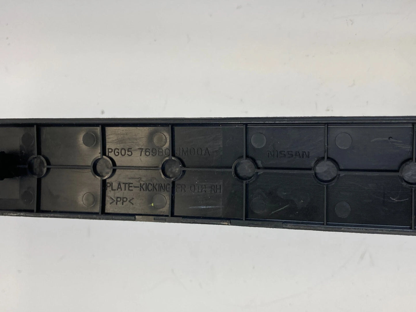 08-13 NISSAN ROGUE FRONT RIGHT SIDE DOOR SILL SCUFF PLATE STEP TRIM 769B0-JM00A